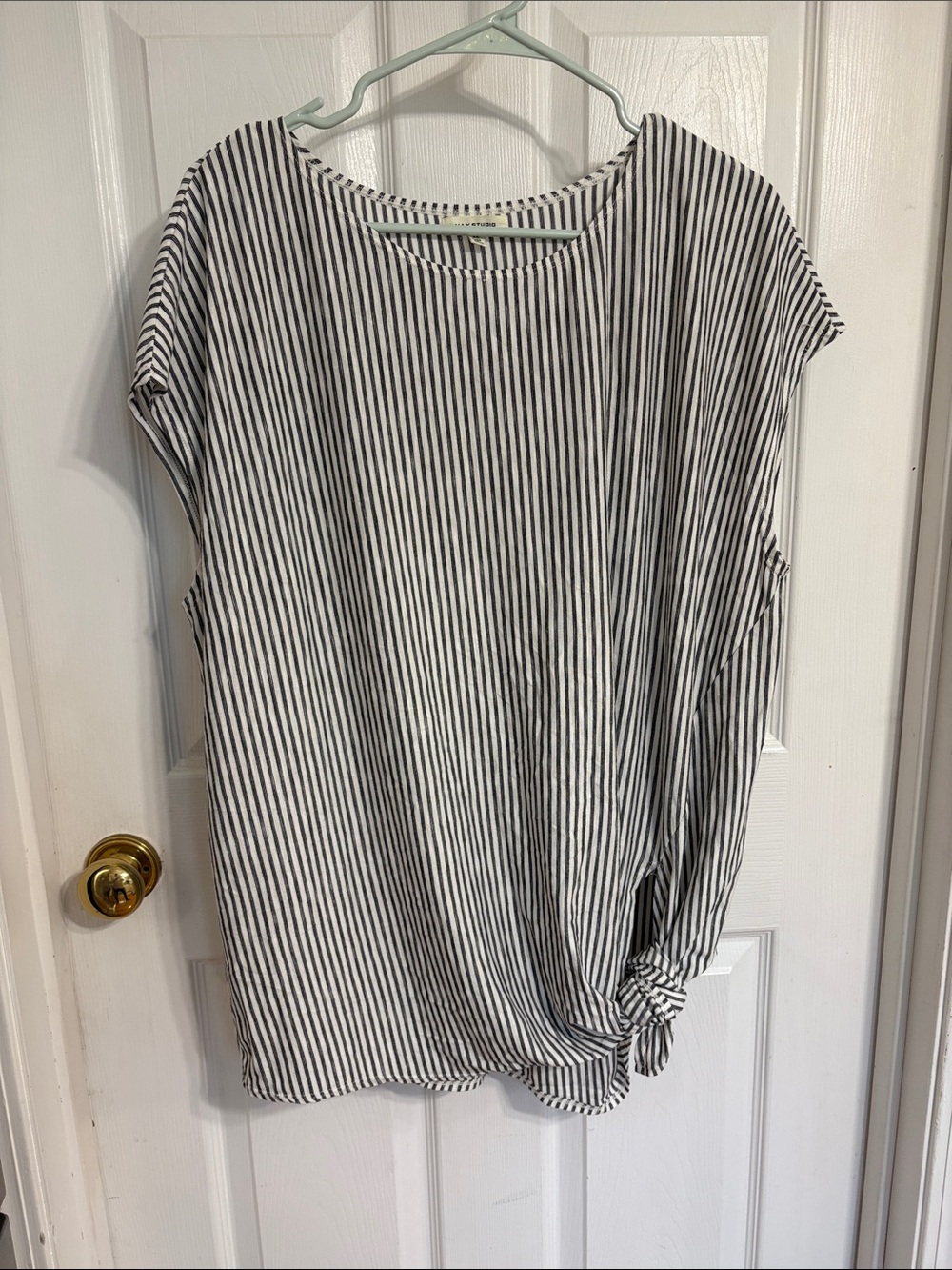 Striped Knot-Hem Women’s Top - Black & White